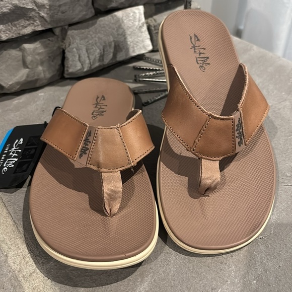 Salt Life Leather Upper,Rubber Outsole, textured insole,thong flip flops/sandals - Picture 2 of 11